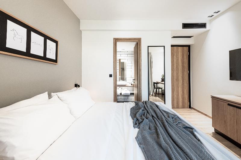 غرفة كلاسيكية مطلّة علي البحر, 31 Doors