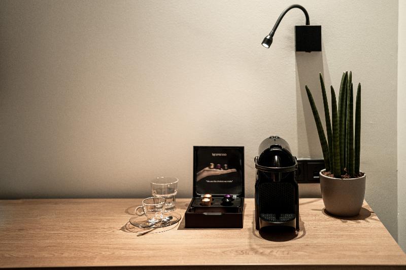 غرفة كلاسيكية مطلّة علي البحر, 31 Doors