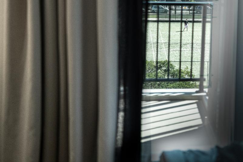 غرفة كلاسيكية مطلّة علي البحر, 31 Doors