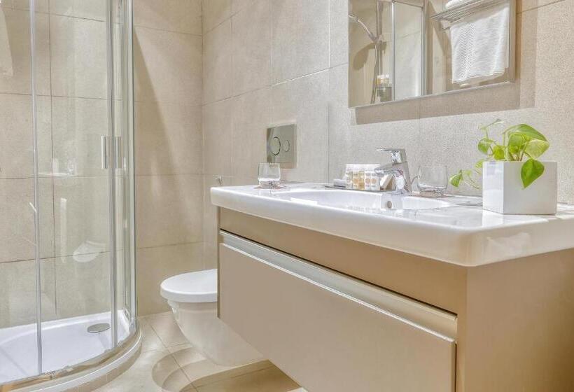 اتاق لوکس با تخت بزرگ, Adam Hotel Suites