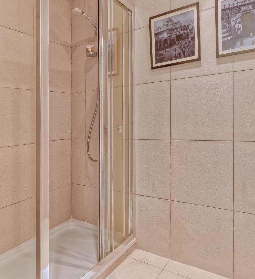 اتاق لوکس با تخت بزرگ, Adam Hotel Suites