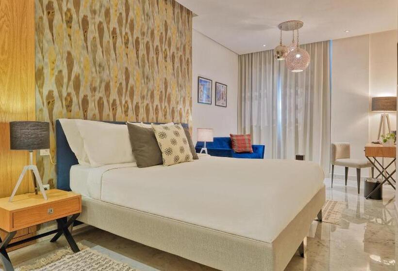 اتاق لوکس با تخت بزرگ, Adam Hotel Suites