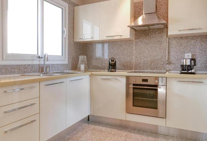 سوییت سوپریور, Adam Hotel Suites