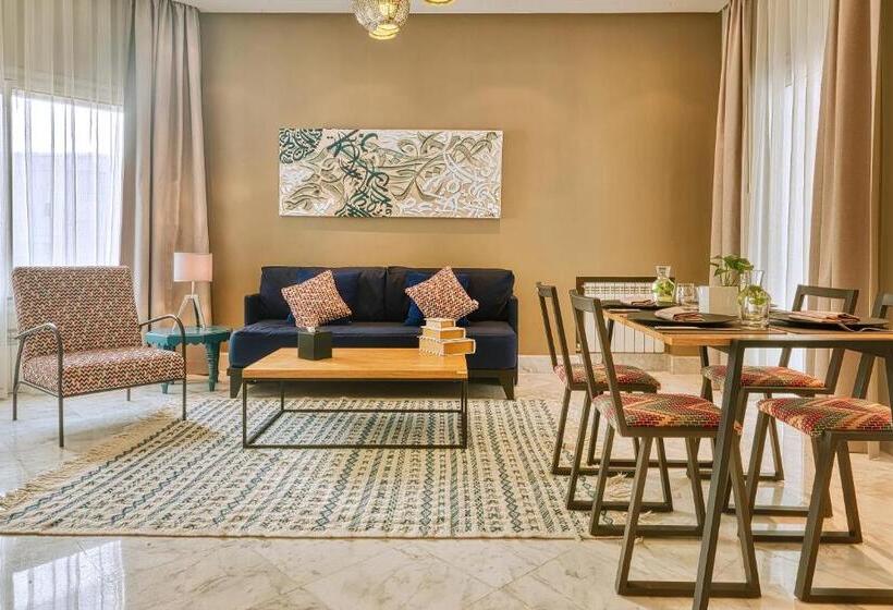 سوییت سوپریور, Adam Hotel Suites