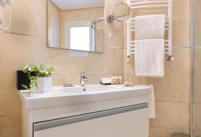 سوییت سوپریور, Adam Hotel Suites