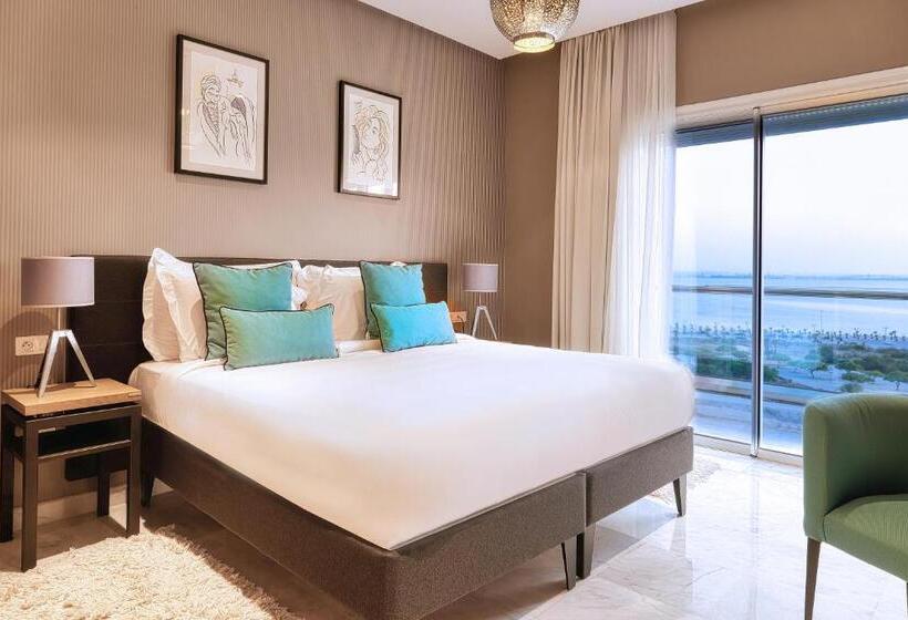 سوییت سوپریور, Adam Hotel Suites