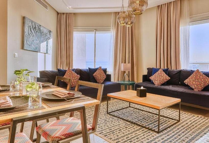 سوییت سوپریور, Adam Hotel Suites