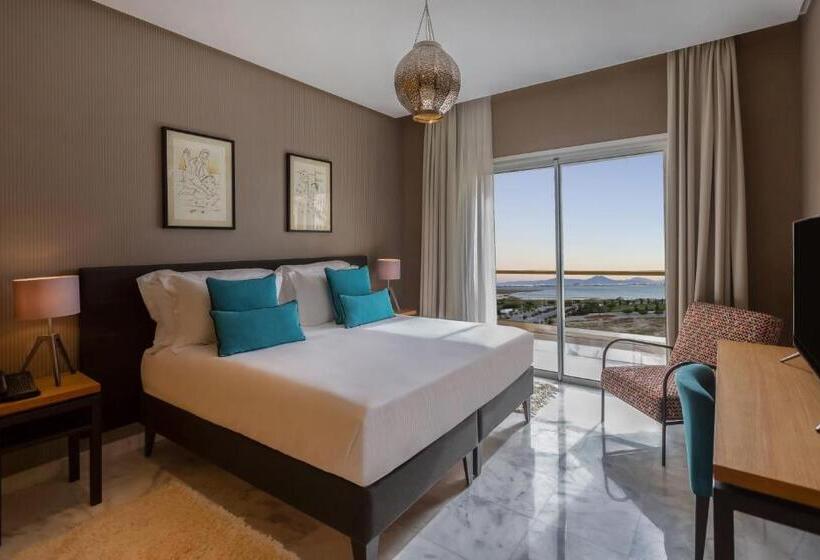 سوییت سوپریور, Adam Hotel Suites