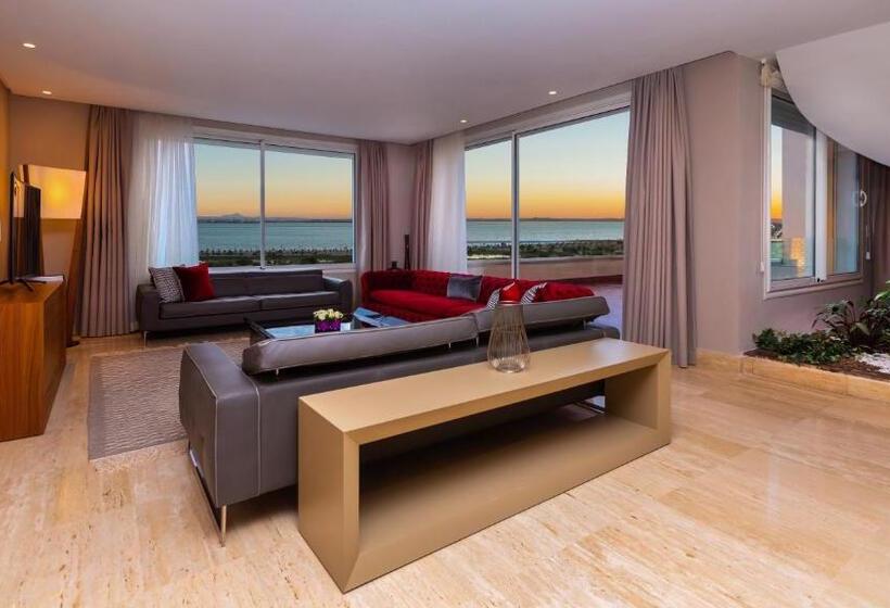 سوییت پرستیژ, Adam Hotel Suites