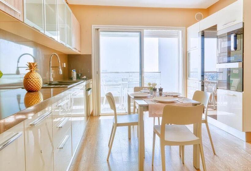 سوئیت پرزیدنت, Adam Hotel Suites