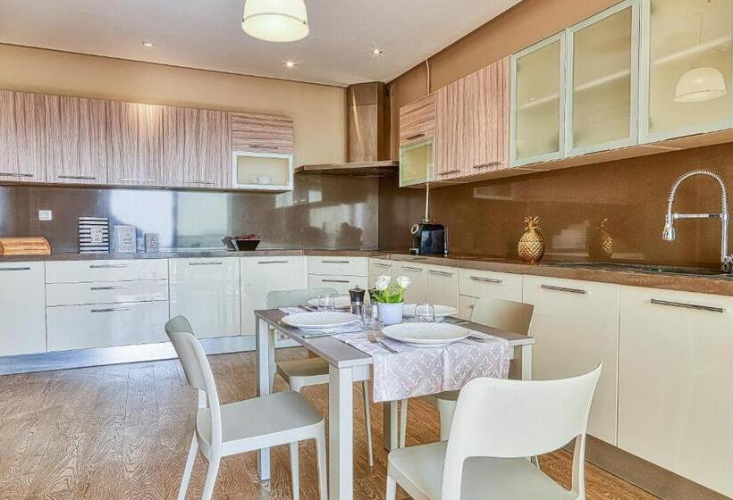 سوئیت پرزیدنت, Adam Hotel Suites