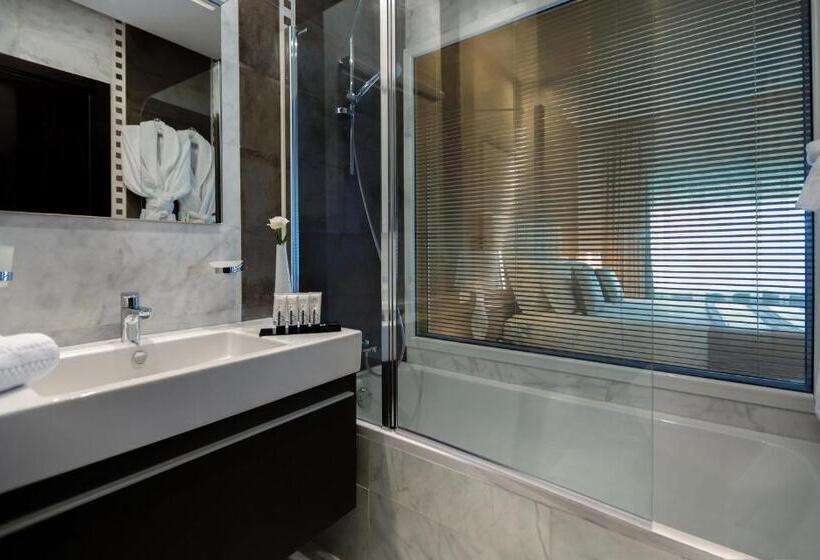 سوئیت پرزیدنت, Adam Hotel Suites