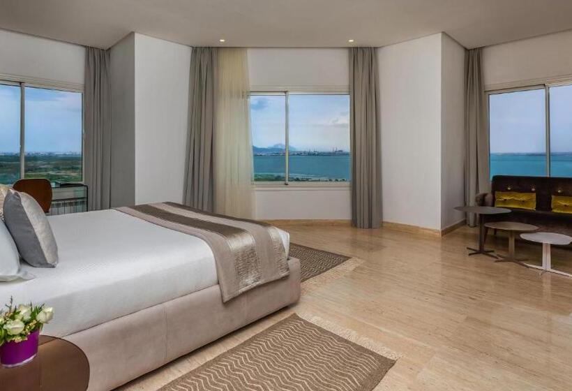 سوئیت پرزیدنت, Adam Hotel Suites