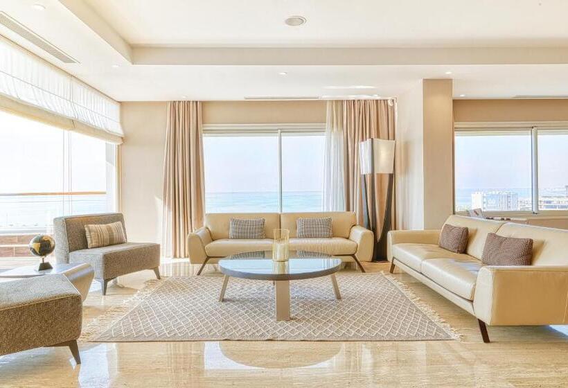 سوئیت پرزیدنت, Adam Hotel Suites