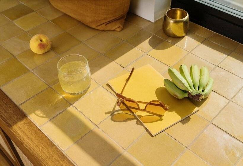 إستوديو ديلوكس, Silver Lake Pool & Inn